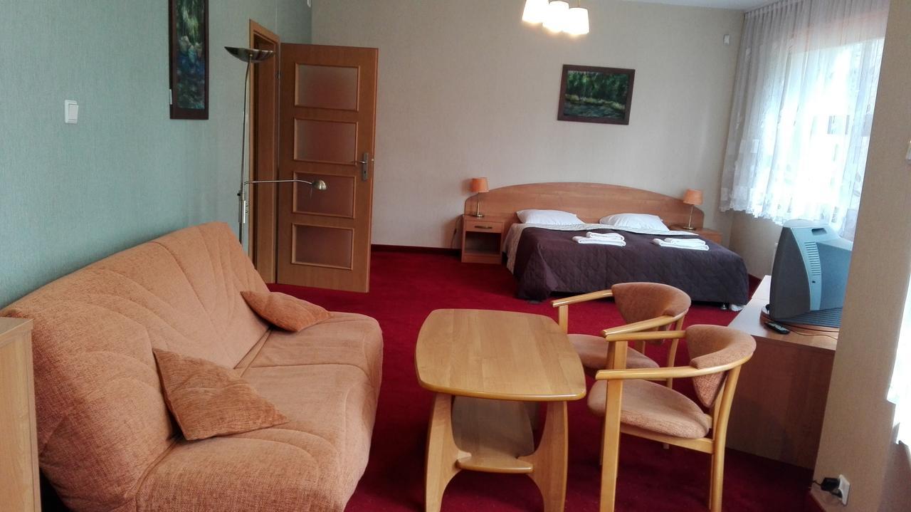 Osrodek Szkoleniowo - Wypoczynkowy Guzianka Hotel Ruciane-Nida Bagian luar foto