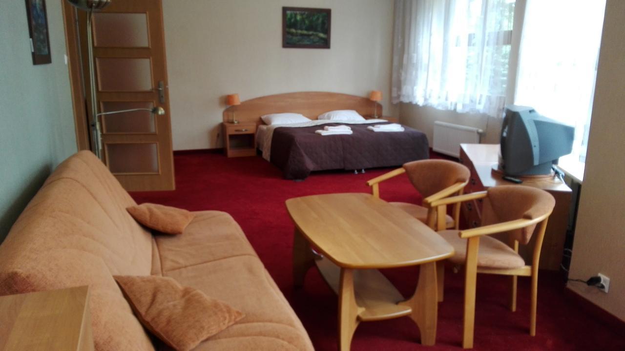 Osrodek Szkoleniowo - Wypoczynkowy Guzianka Hotel Ruciane-Nida Bagian luar foto