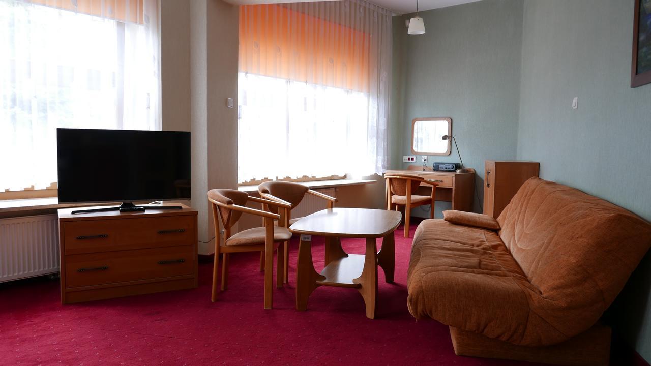 Osrodek Szkoleniowo - Wypoczynkowy Guzianka Hotel Ruciane-Nida Bagian luar foto